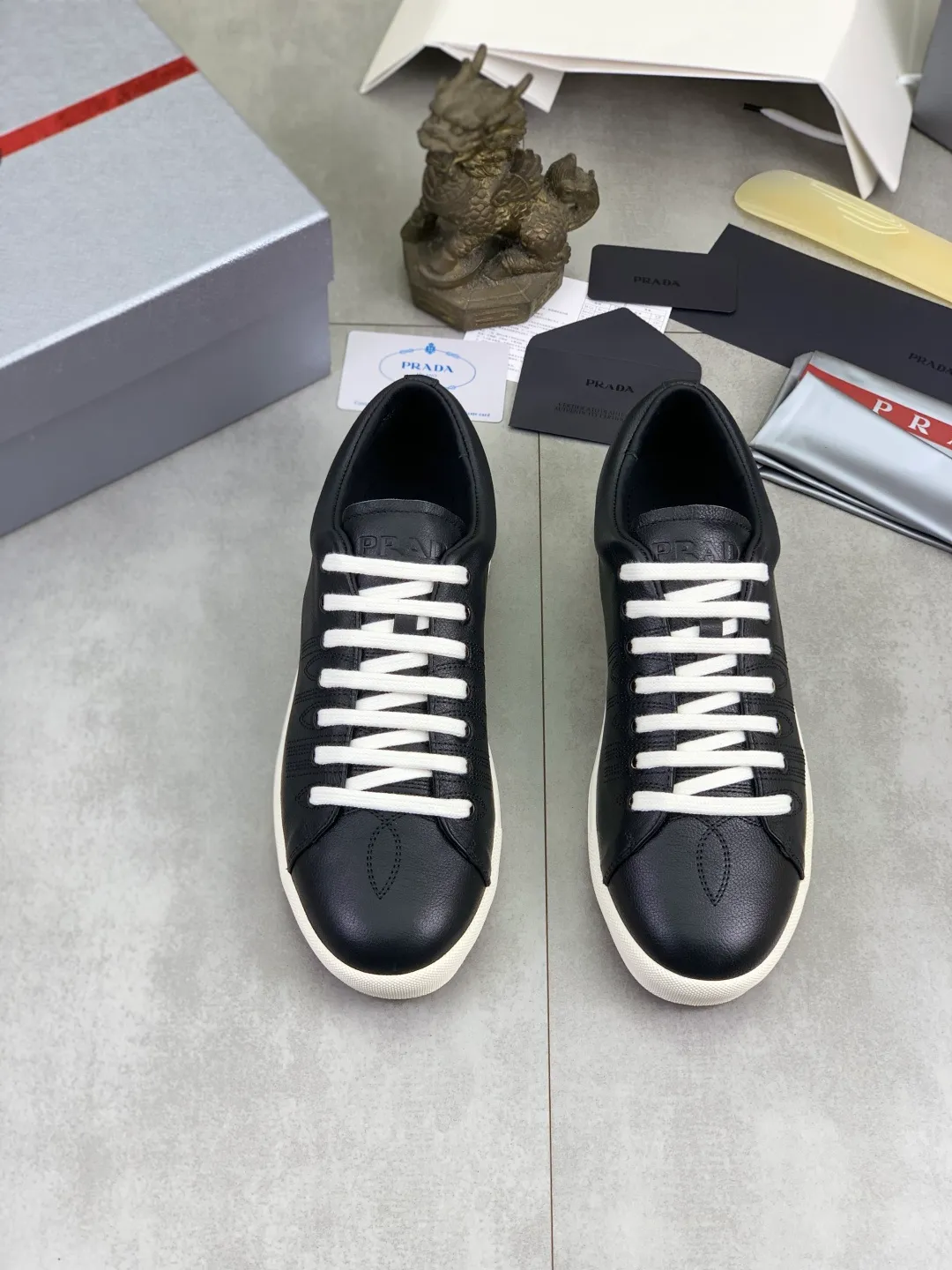 Men's men's shoes P560💰[New model] The latest hot model is on the official website, 🆘 The trendy brand (Prada) mainly promotes the hot model, avant-garde and versatile fashion men's shoes private version mold opening, cowhide surface splicing 1:1.. Fashionable and simple, original imported cowhide lining cowhide feet; the atmosphere and personality are more fashionable, eye-catching and pursuing class. It will subvert the old ideas and be a must-have for fashion trendsetters with you! Must keep it for yourself! Tall and comfortable, large and low, high-end quality workmanship. Code number: 38-44 3️⃣optional.